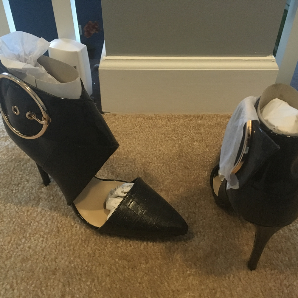 Pumps - Picture 2 of 6
